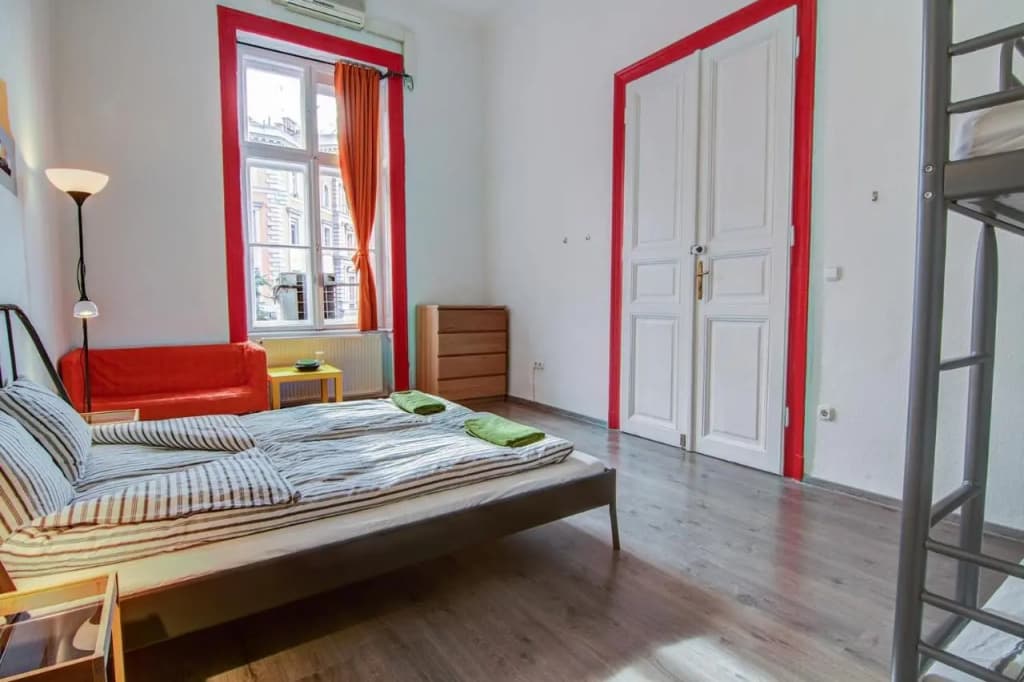 Oktogon Apartment - photo 35
