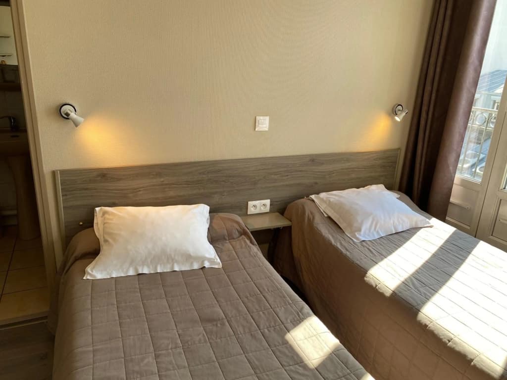 Hotel Angleterre - photo 2