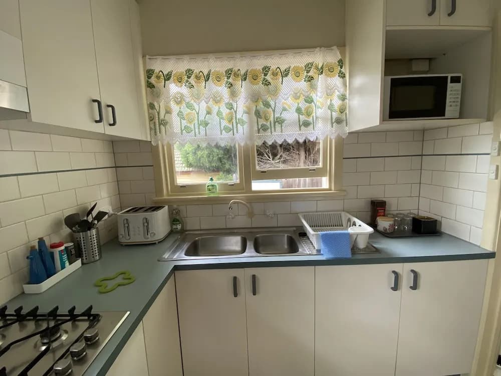 Mitcham train station  2 bedrooms unit - photo 12