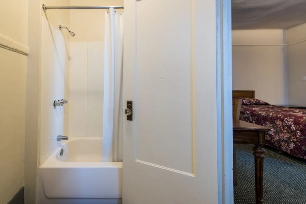 Aida Plaza Hotel - photo 18