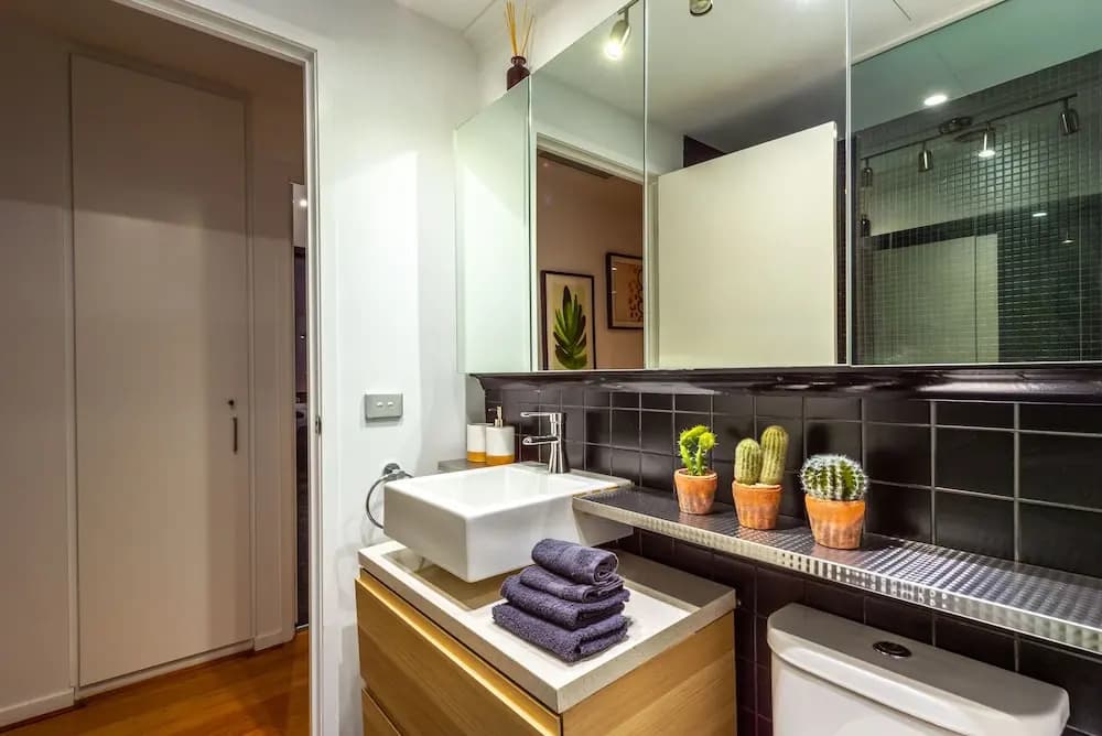 Luxury 3 Bed 2 Bath City Views - photo 15