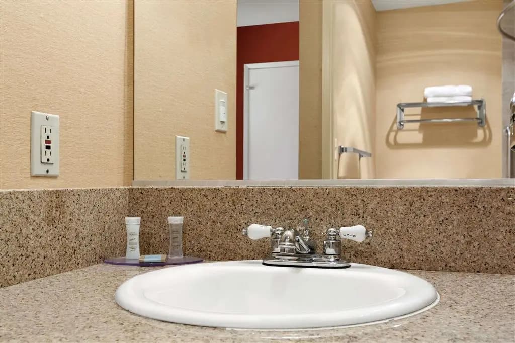 Travelodge Inn & Suites by Wyndham Gardena CA - photo 7