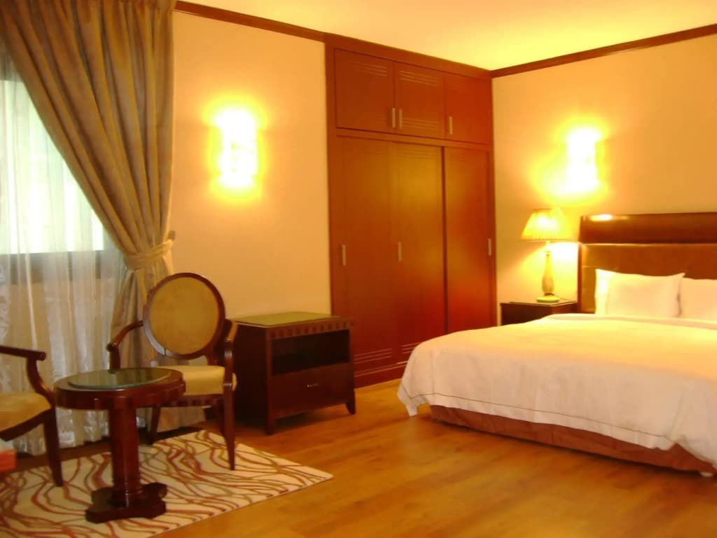 Sharjah Royal Tulip Hotel apartment - photo 5