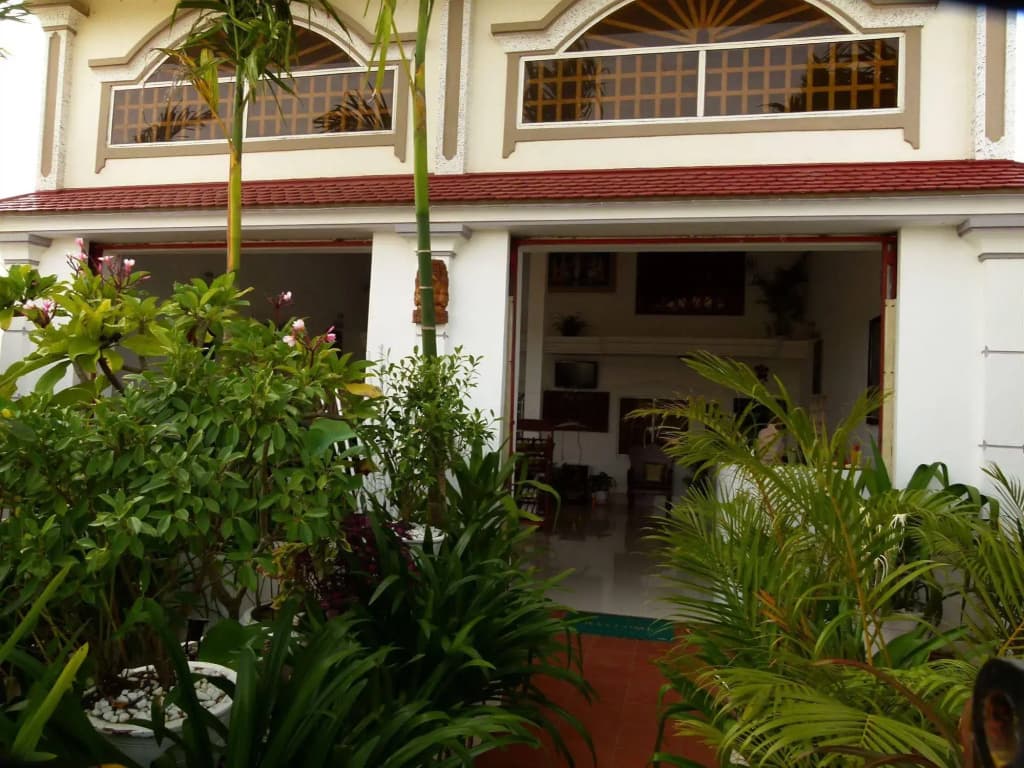 Overflow Guesthouse - photo 1