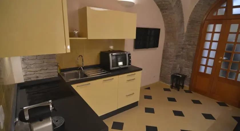 Luxury Art Apt With Terrace in Trastevere, Serviced by Hostmaker - photo 8