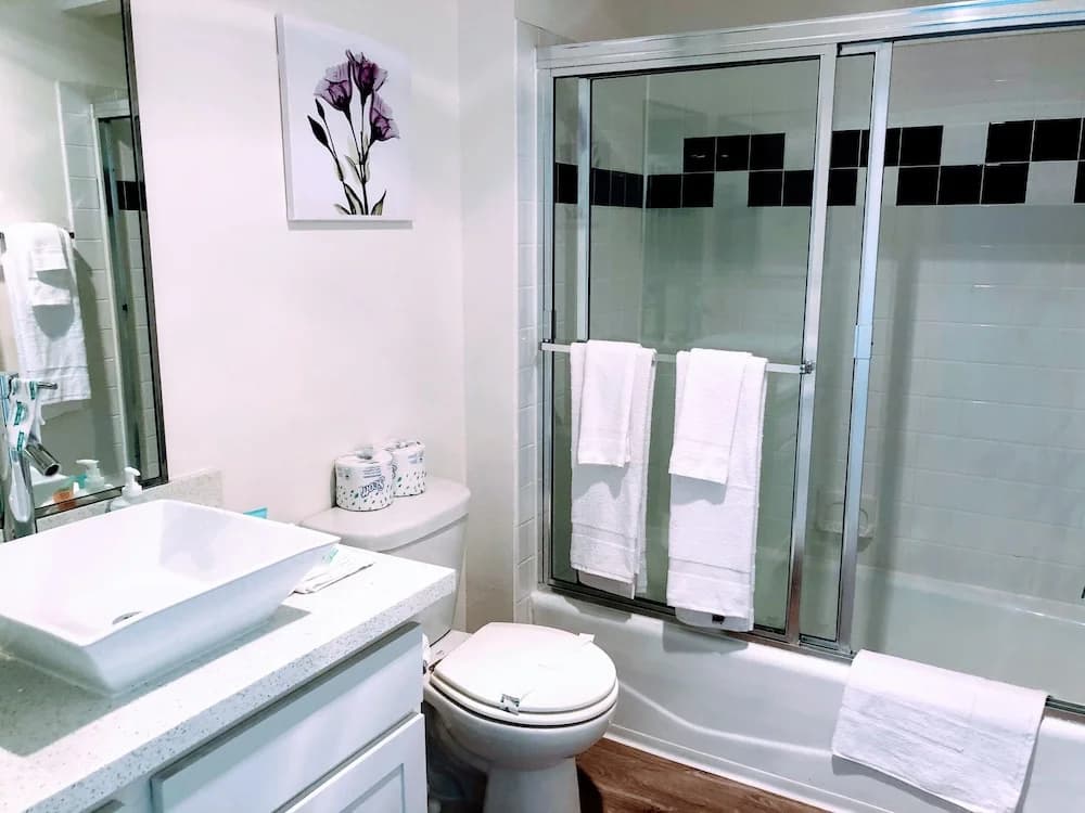 Luxury Suites - Heart of Beverly Hills - photo 8