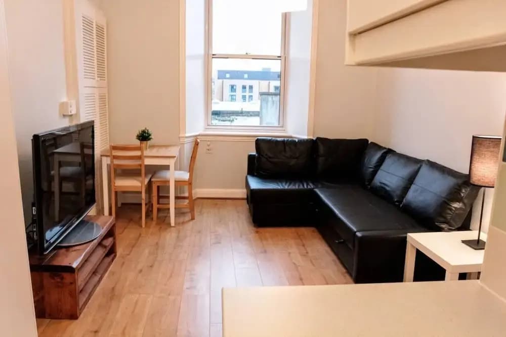 1 Bedroom Flat in City Centre Accommodates 4 - photo 12