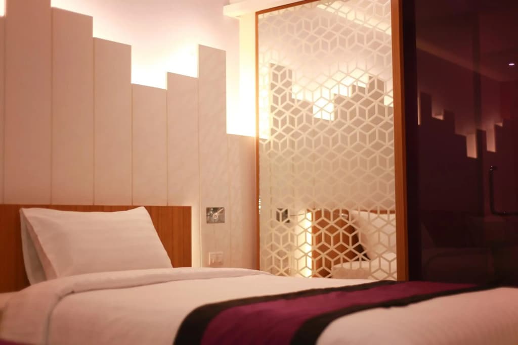 The Whisper Hotel - photo 4
