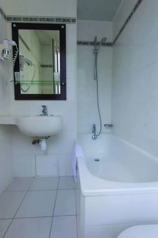 Hotel Lilas Gambetta - photo 9