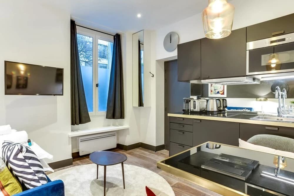 Exquisite Apartment in the Historical 7th District - photo 4