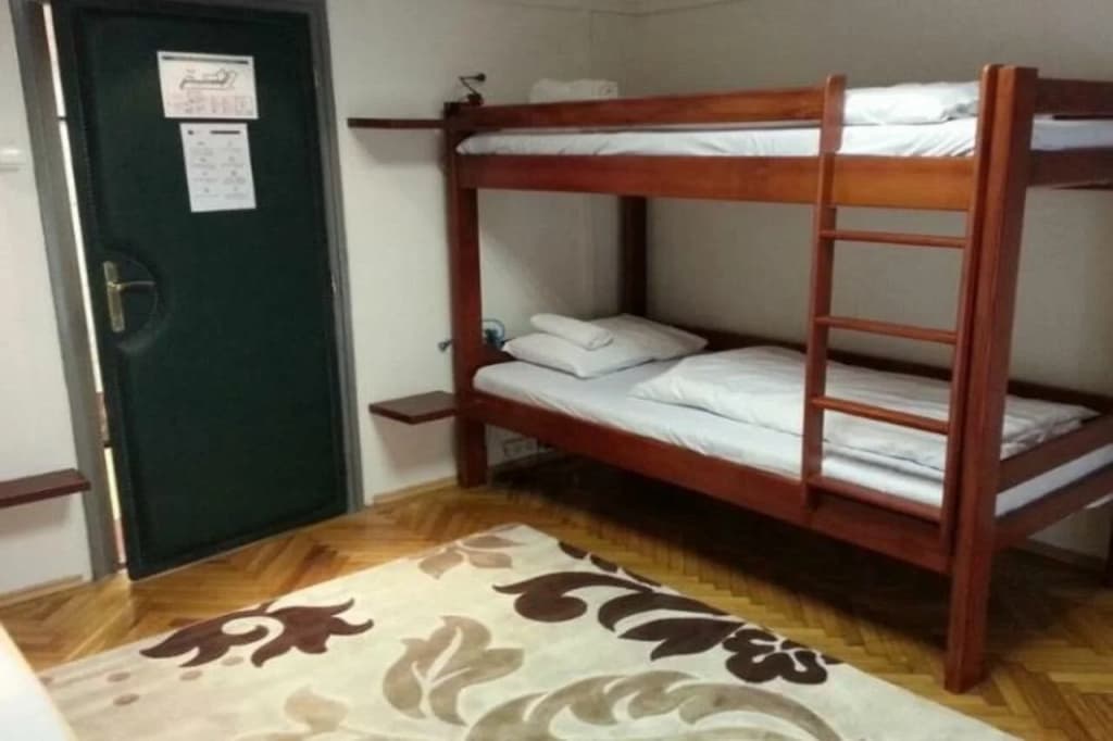 Walking Bed Budapest Hostel - photo 3