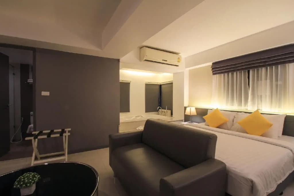 Ratchada City Hotel - photo 20