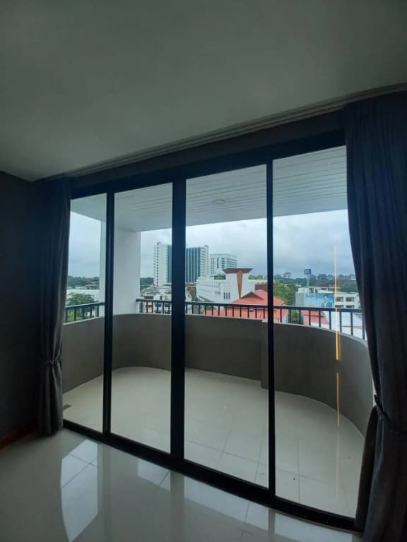 Buri Hotel and Hostel - photo 8