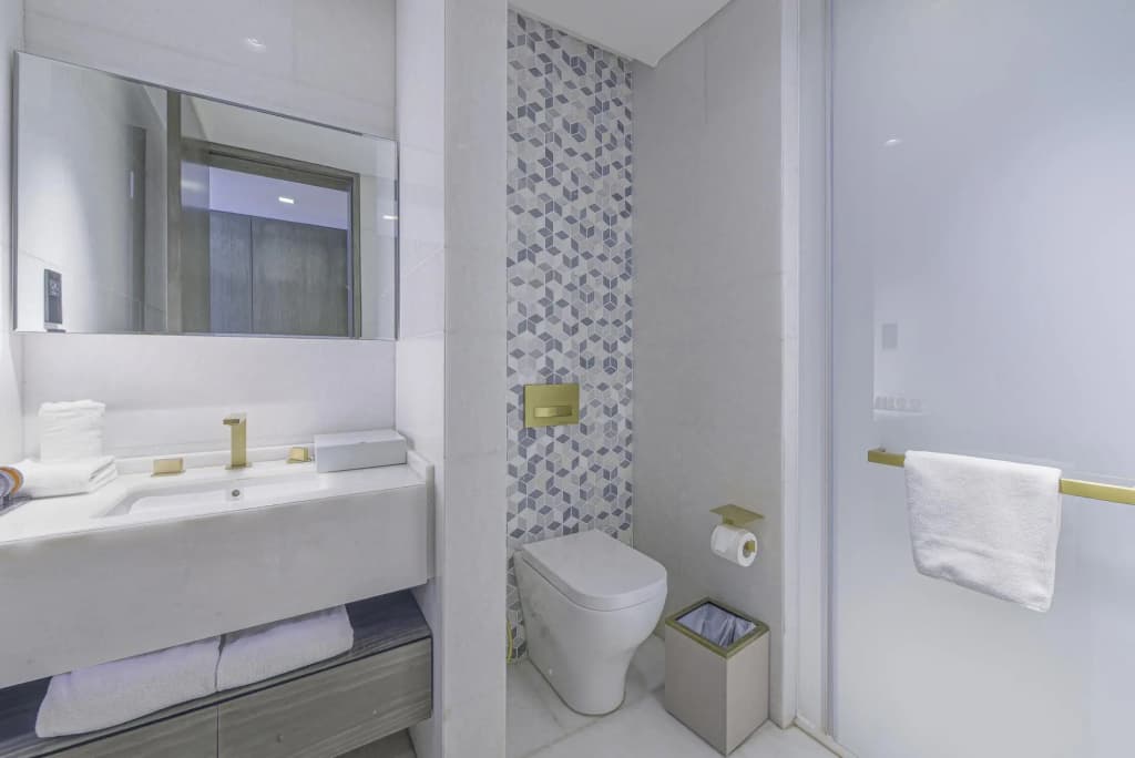 DXB - Five - 41102 - PJ - photo 7