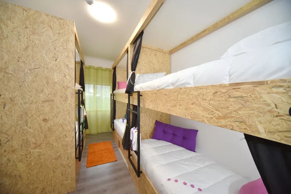 Tuk Tuk Hostel - photo 3