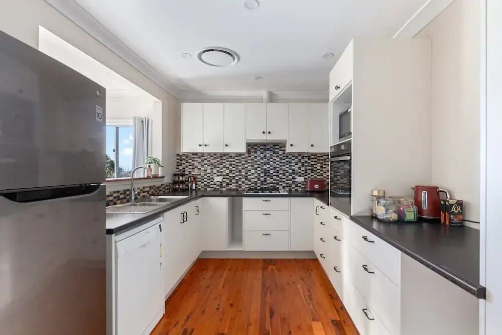 3-bed Pet-friendly Near Wentworth - photo 10
