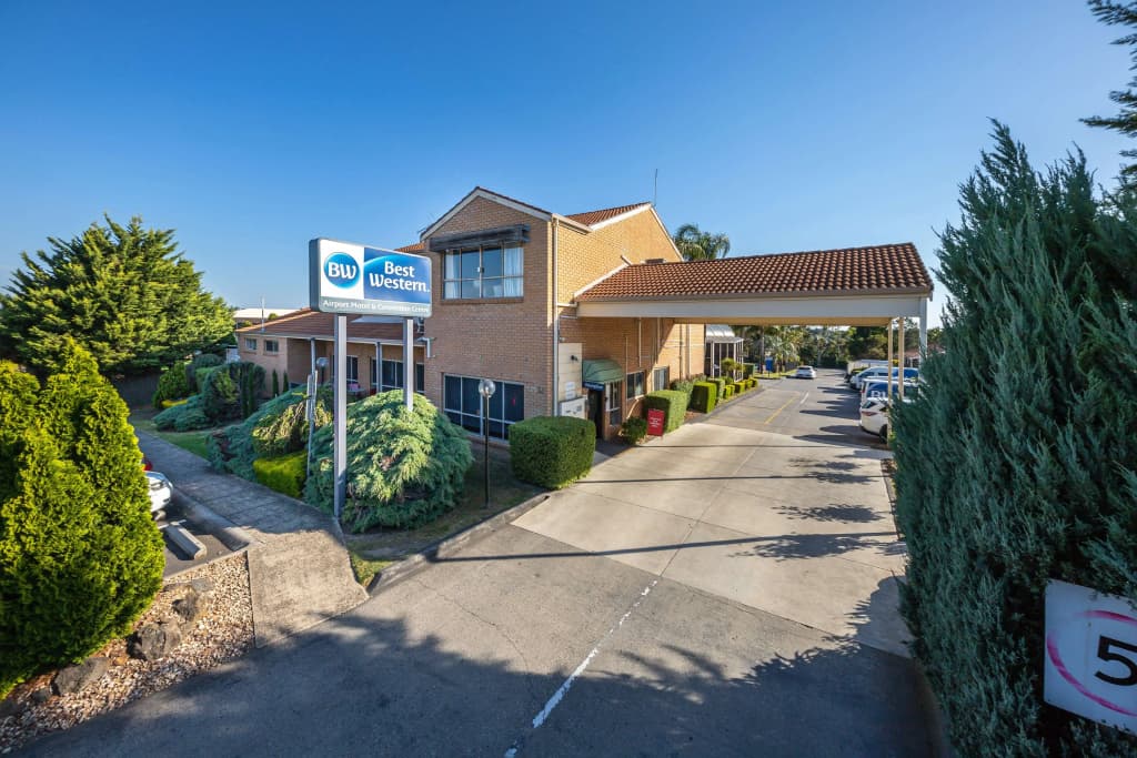Best Western Airport Motel and Convention Centre - photo 24