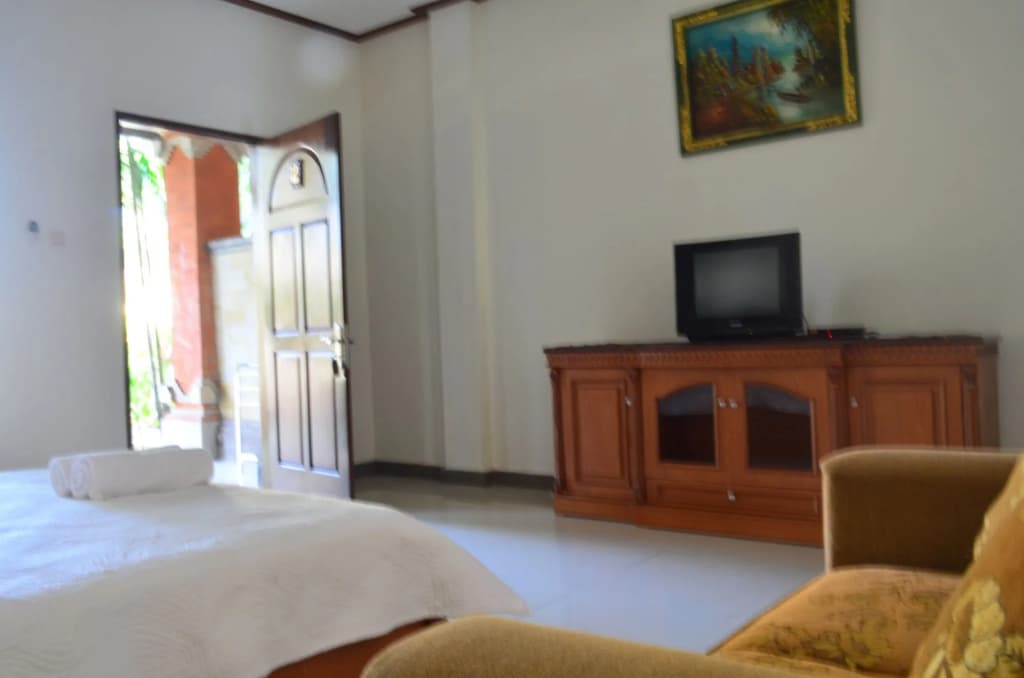 Puri Anom Guest House - photo 4