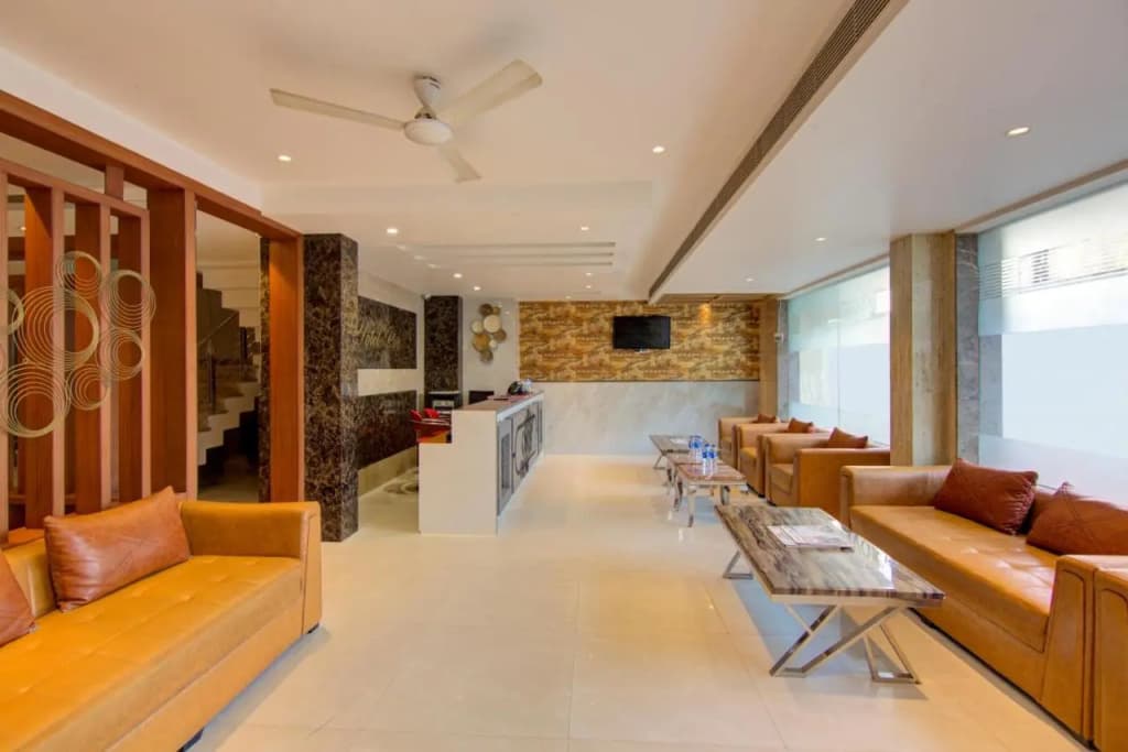The Elevate Hotel - photo 19