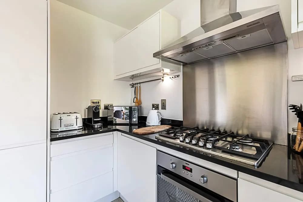 Semi-detached House With Modern Bespoke Interior - photo 10