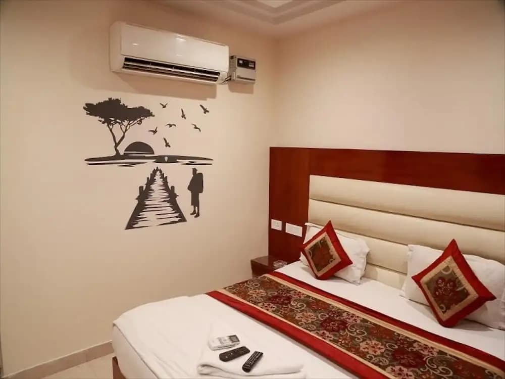 Hotel Sapphire - photo 2