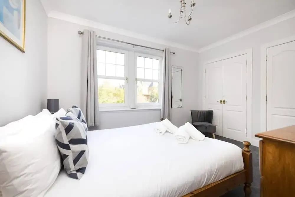 Modern Flat with Free Parking - photo 2