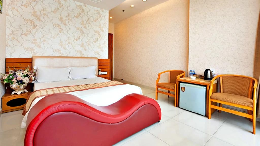 S79 Happy Hotel - photo 5
