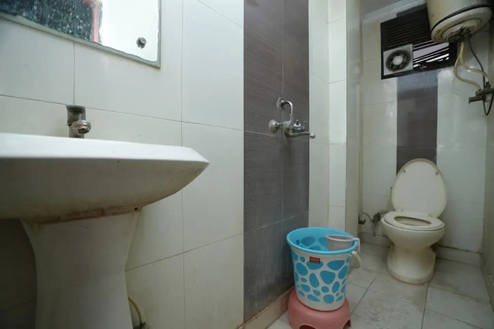 Hotel Ashirwad near New Delhi Railway Station, Paharganj - photo 6