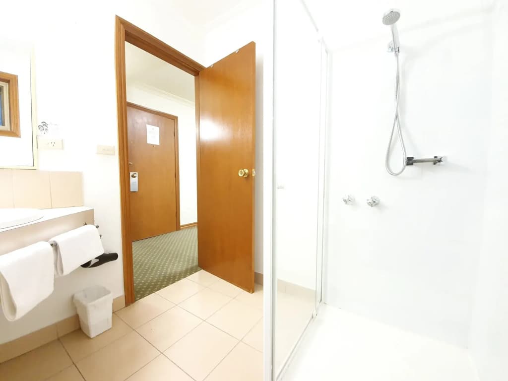 Bell Motel - photo 7