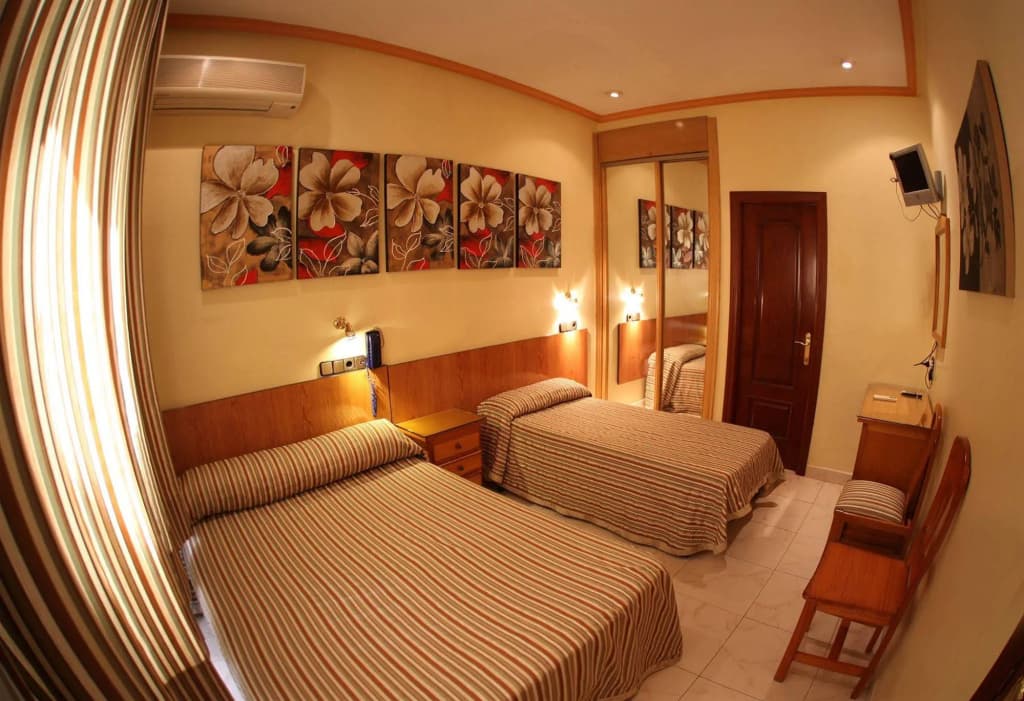 Hostal Atocha Almudena Martin - photo 4