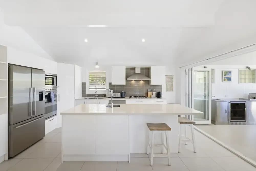 Spacious 4-bed Home Near Avalon Beach - photo 7
