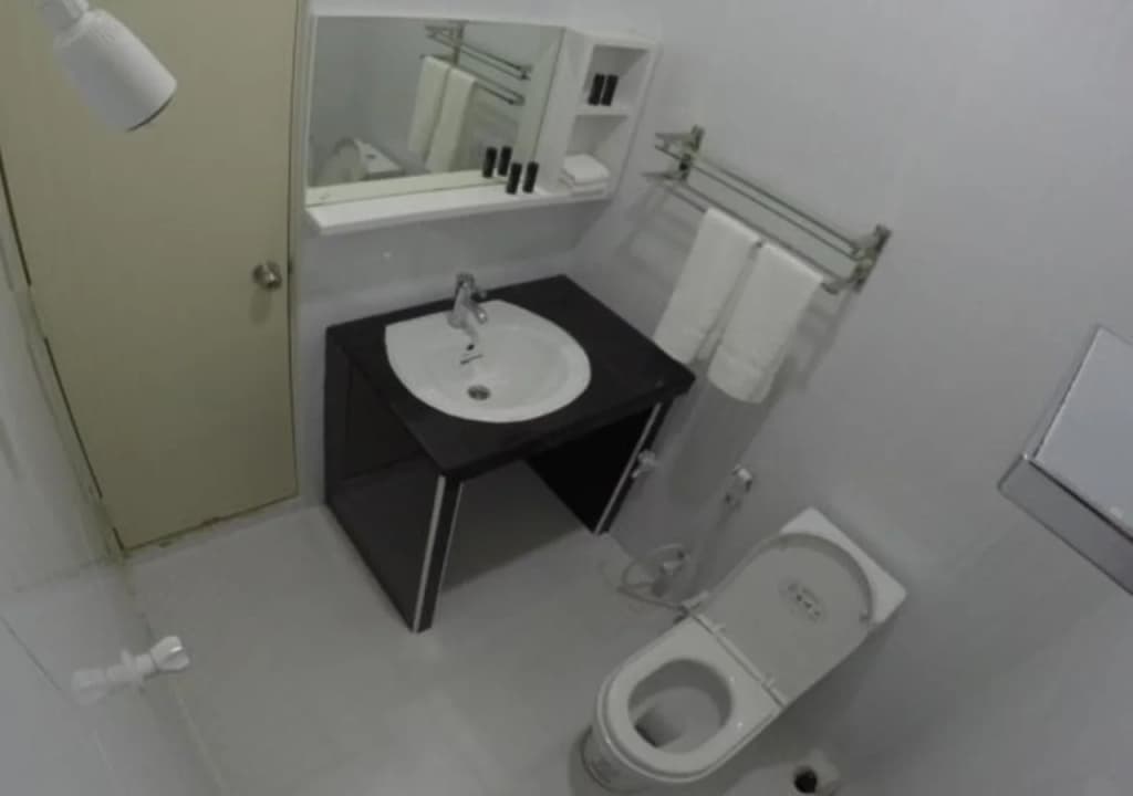 Ithaa Inn Kamadhoo Hotel - photo 5