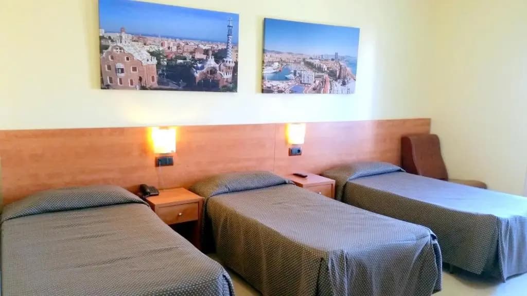 Hostal Capitol Ramblas - photo 2