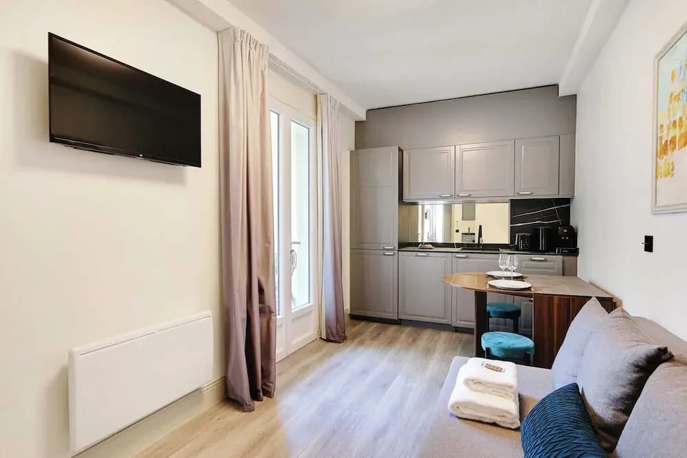 Modern Apartment With Balcony - 2br/6p- Roquette - photo 5