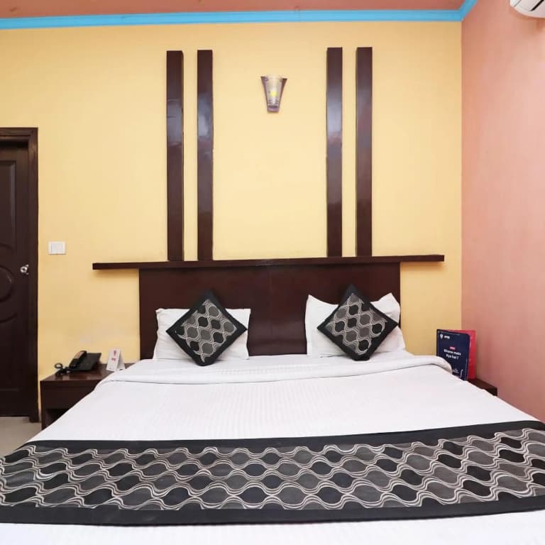 OYO 9726 Hotel Aura Palace Deluxe - photo 19
