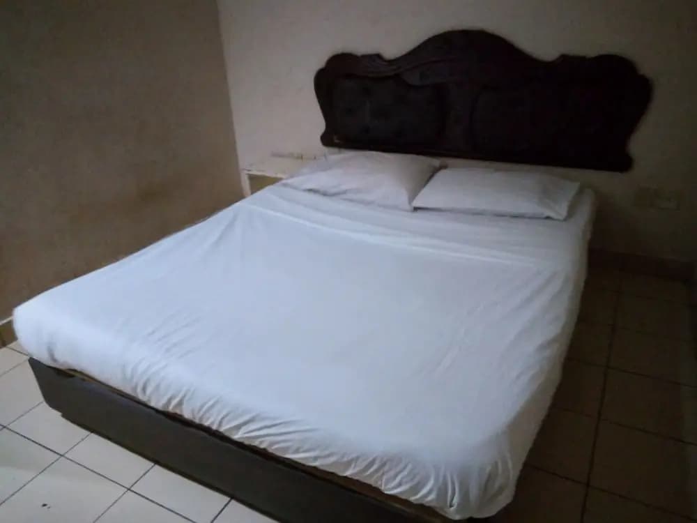 OYO 90376 Centre Point Hotel - photo 4