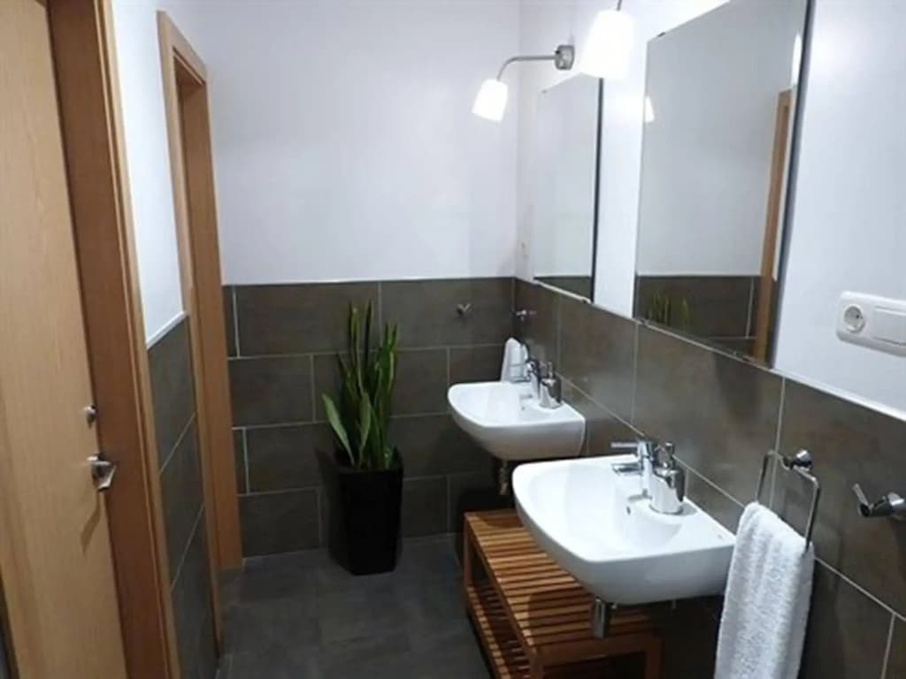 Super Balmes Guest House - photo 6