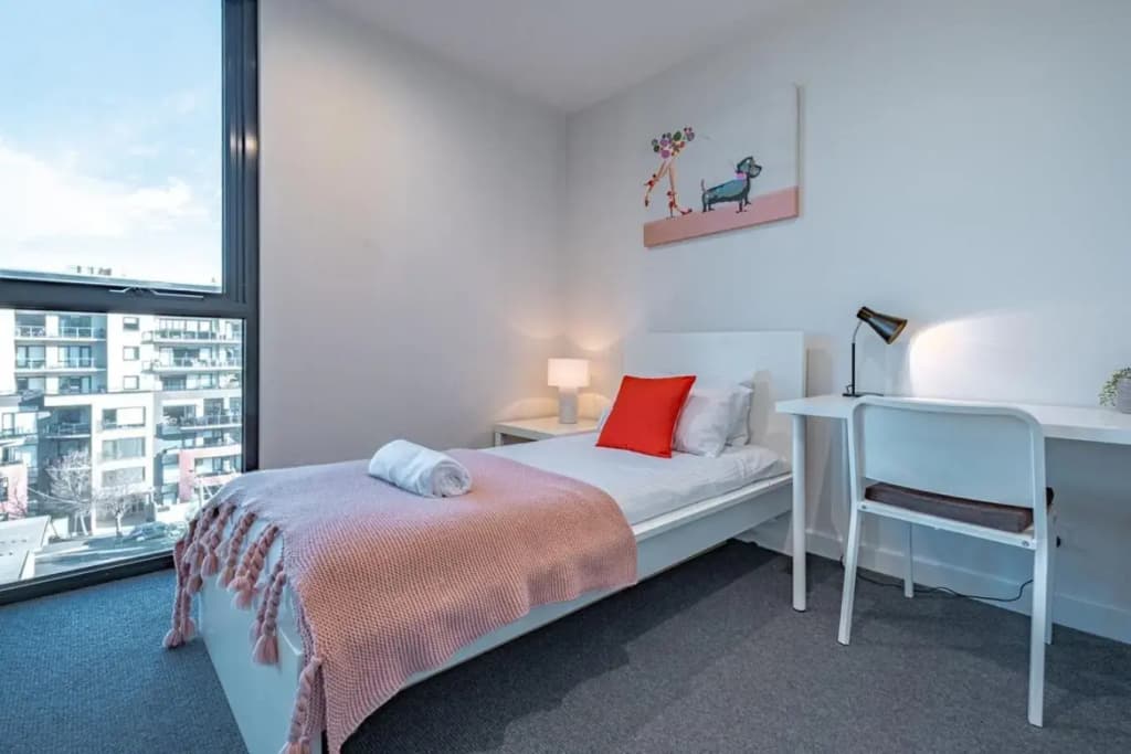 St Kilda 2BR2BA +Balcony +view+workstation+ car - photo 14