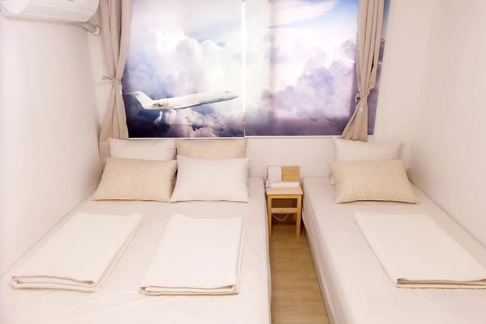 Hongdae One House Quad Room - photo 21