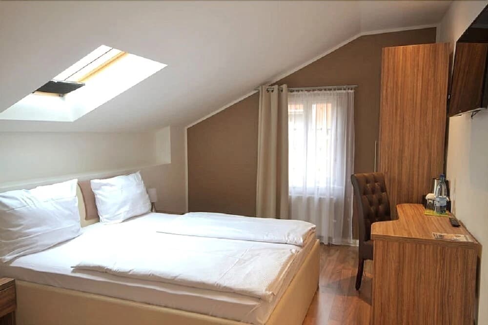 Hotel Elliot - photo 3