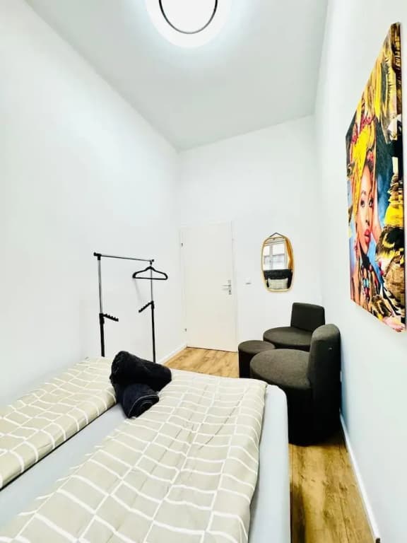 Stylish 9BR Apartment for 18 Guests - photo 23