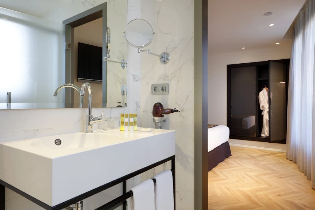 Eurostars Madrid Gran Vía Hotel - photo 10