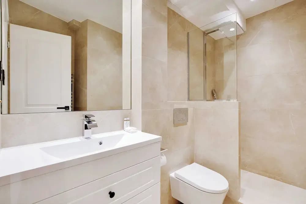 Modern Apartment - 2br/6p - Enfants-rouges - photo 10