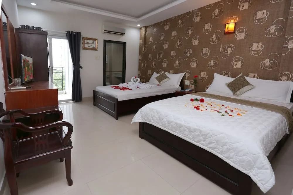 The Moon Hotel - photo 4