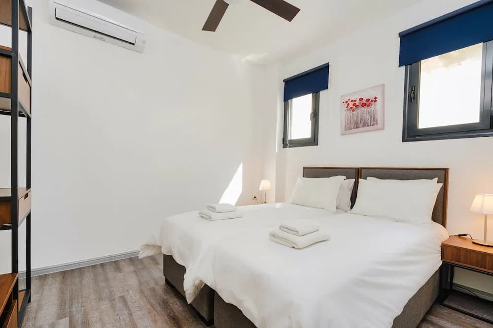 "sanders Home Suites - Bright Downtown 1-bdr. Apt." - photo 6