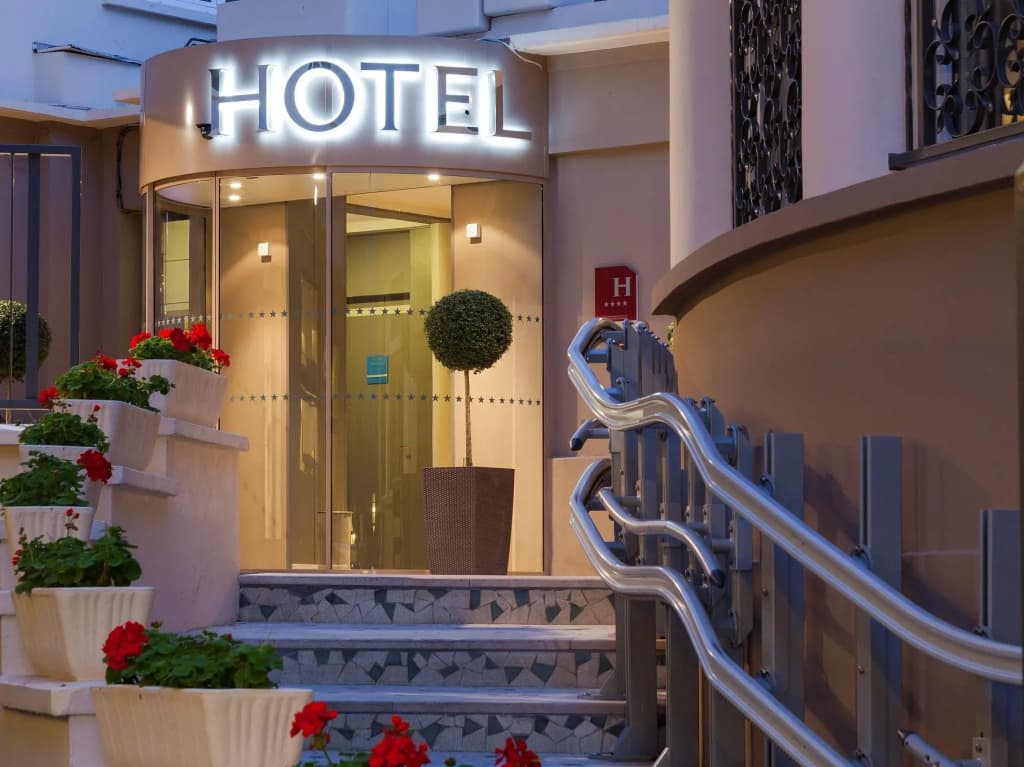 Timhotel Opera Blanche Fontaine - photo 1