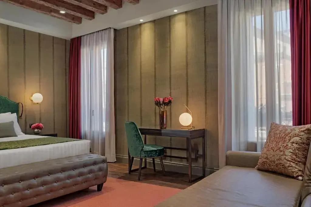Suite 735 - photo 1