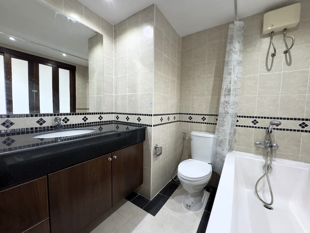 Spacious 2BR Condo - 3 Balconies & Green Views - photo 23