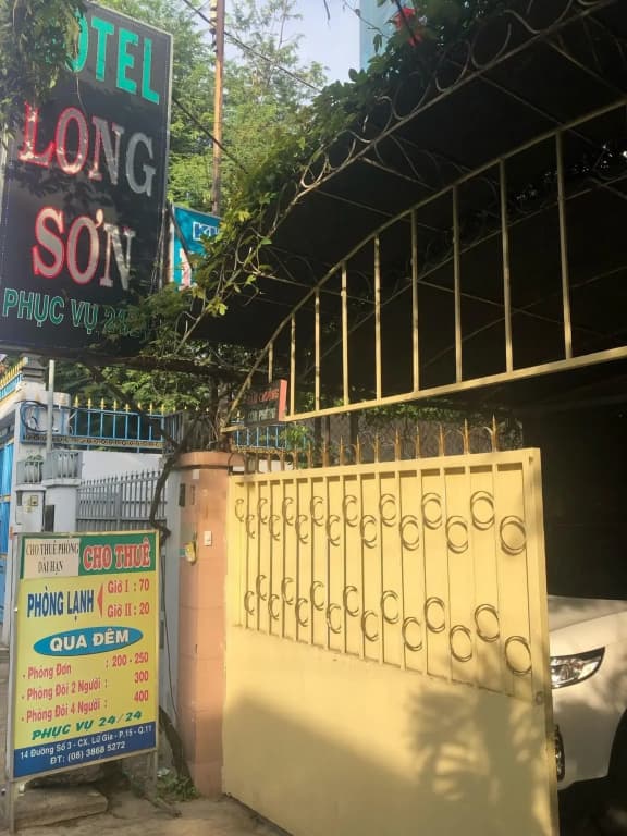 Long Son Hotel - photo 9