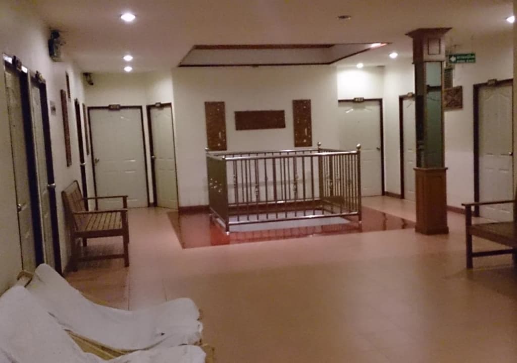 Center Point Plaza & Hotel - photo 9